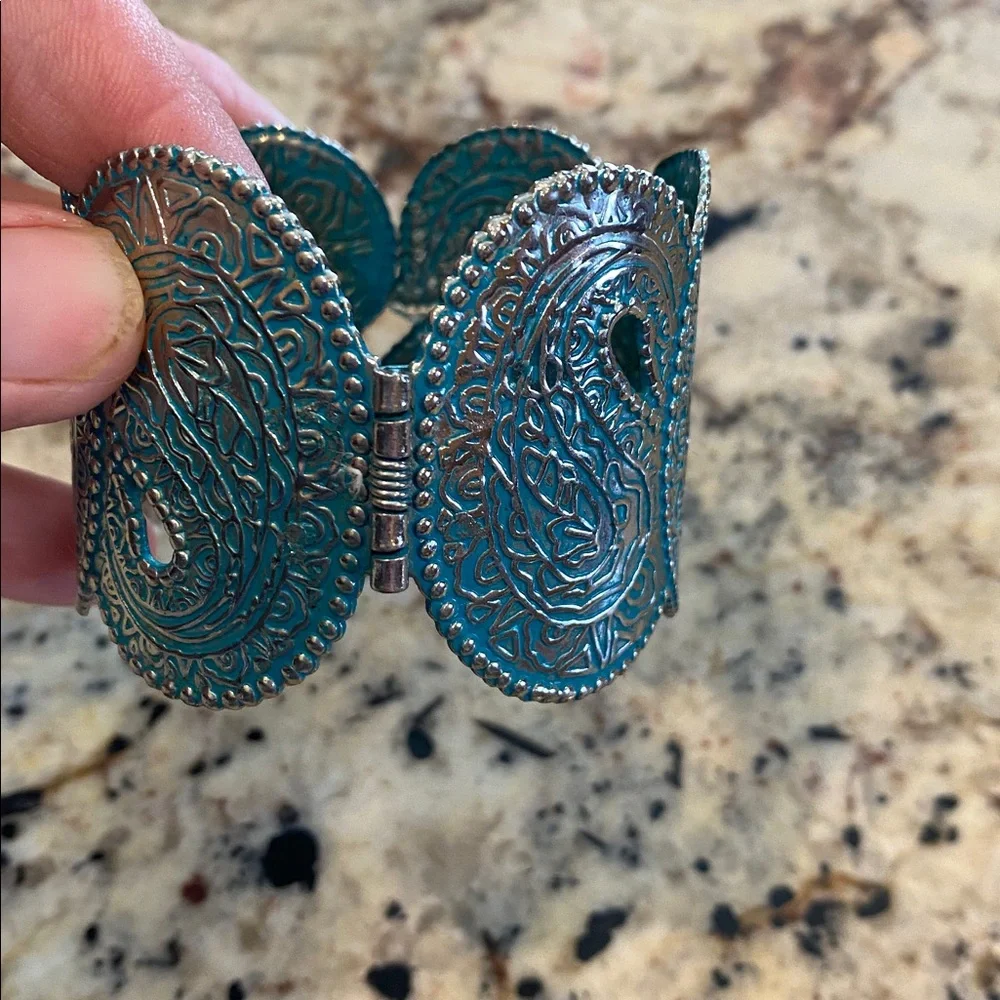 Teal bracelet metal .